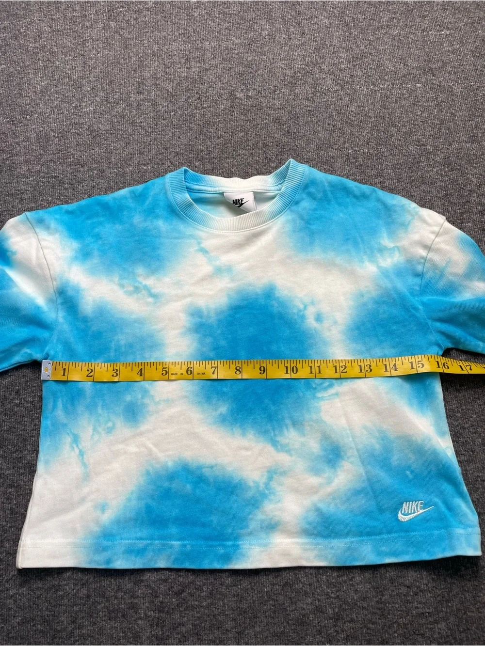 NWT Nike Kids Size Medium Blue White Tie Dye Slouchy Boxy Long Sleeve Crop Top